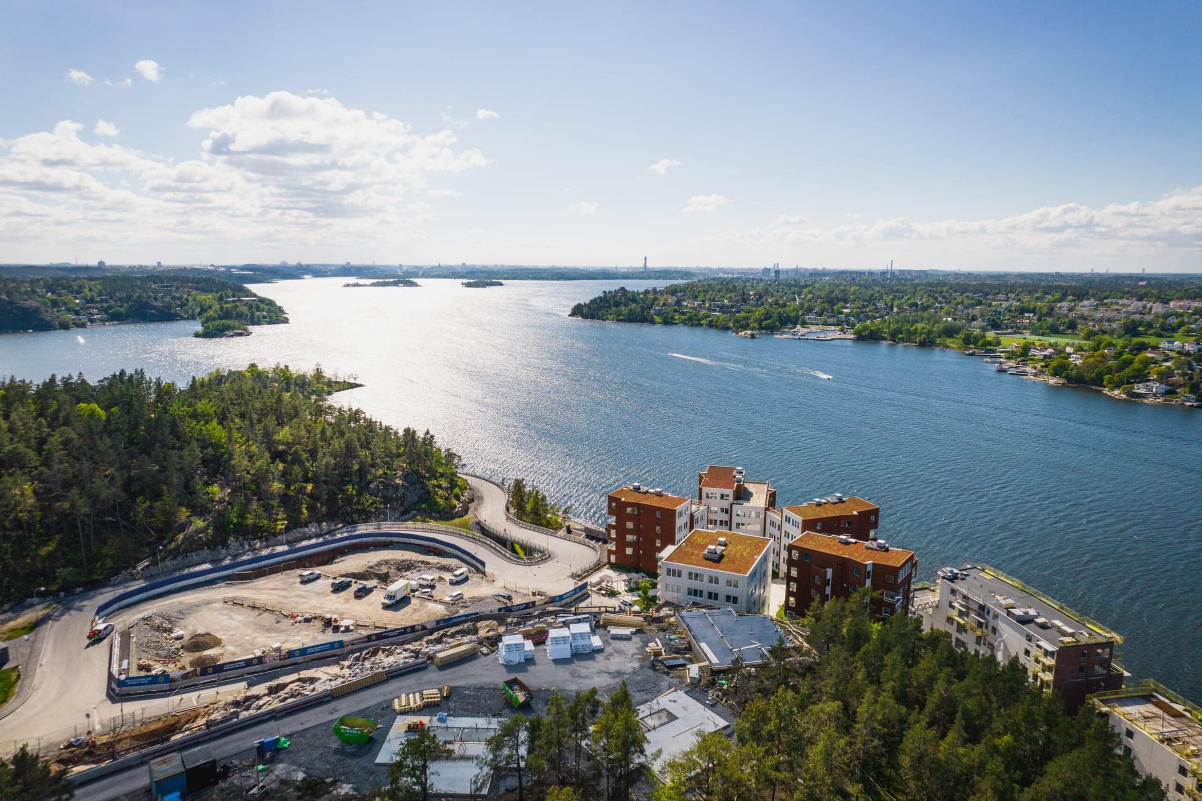 Drönarbild Telegrafberget och vattnet